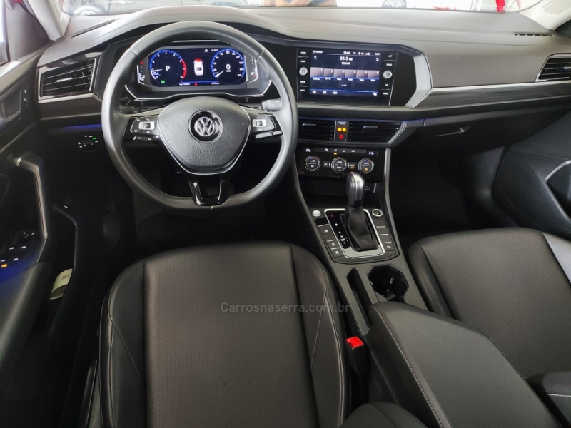 VOLKSWAGEN - JETTA - 2019/2020 - Vermelha - R$ 117.900,00