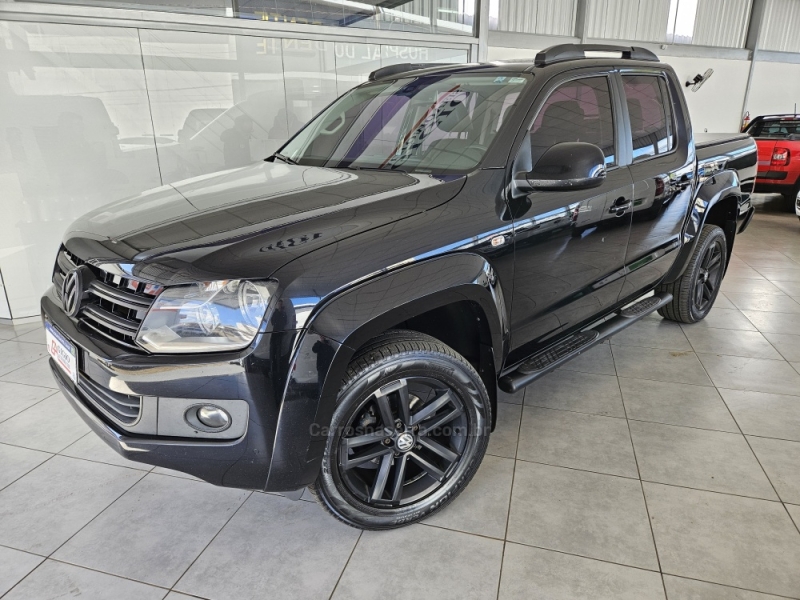 VOLKSWAGEN - AMAROK - 2015/2016 - Preta - R$ 108.000,00