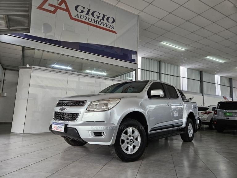 CHEVROLET - S10 - 2015/2015 - Prata - R$ 117.000,00