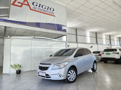 CHEVROLET - ONIX - 2015/2016 - Prata - R$ 47.000,00