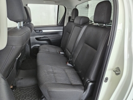TOYOTA - HILUX - 2023/2024 - Branca - R$ 230.000,00