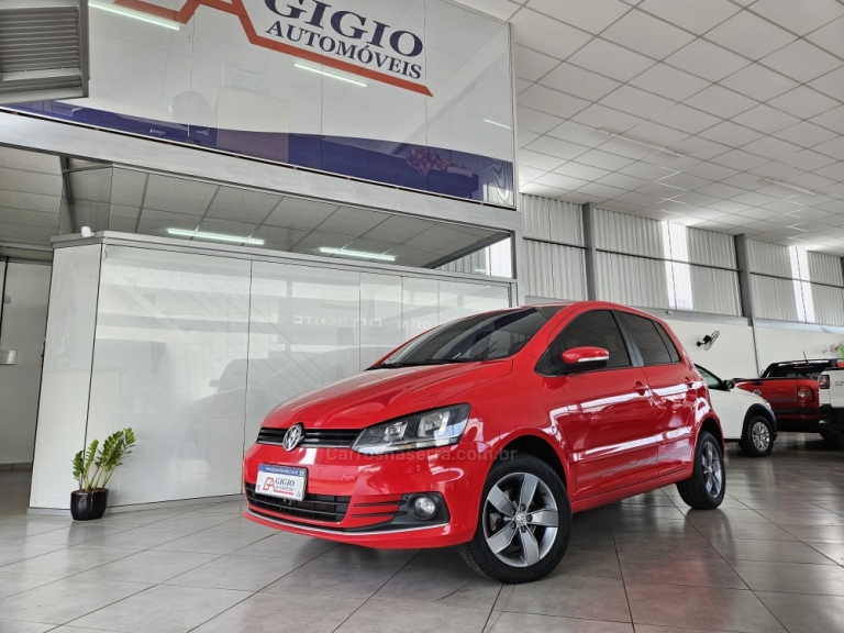 VOLKSWAGEN - FOX - 2018/2019 - Vermelha - R$ 59.900,00