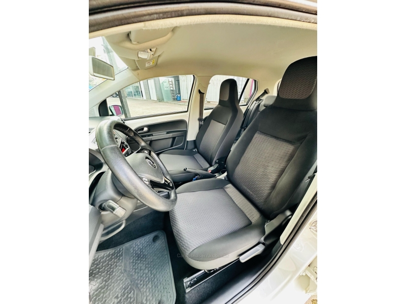 VOLKSWAGEN - UP - 2018/2019 - Branca - R$ 62.000,00