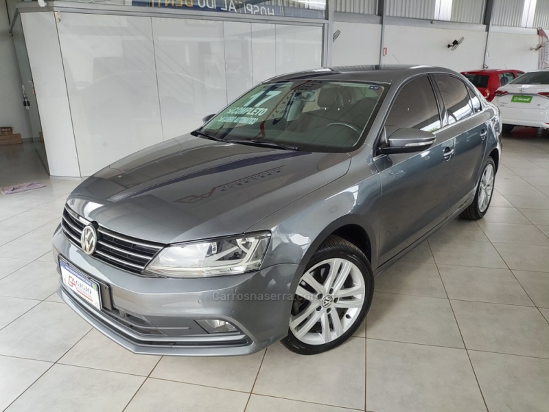 VOLKSWAGEN - JETTA - 2016/2017 - Cinza - R$ 89.900,00