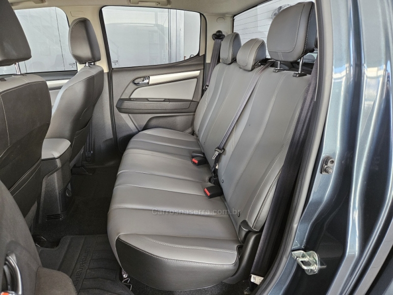CHEVROLET - S10 - 2022/2023 - Cinza - R$ 205.000,00