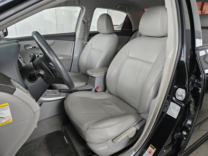 TOYOTA - COROLLA - 2011/2012 - Preta - R$ 65.000,00