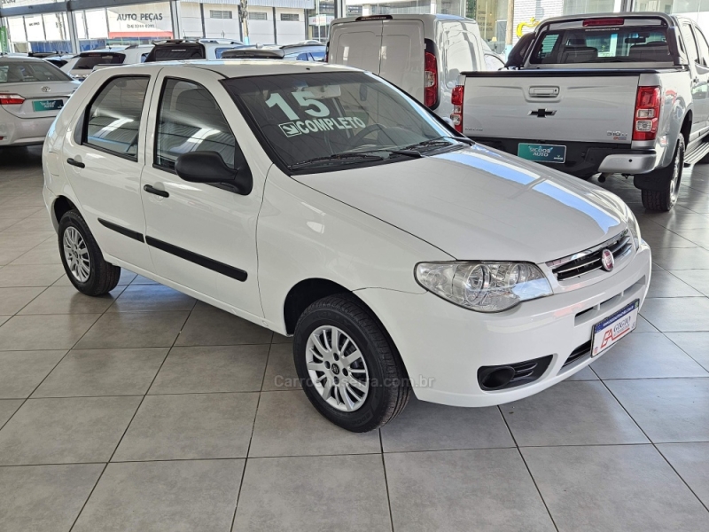 FIAT - PALIO - 2014/2015 - Branca - R$ 35.500,00