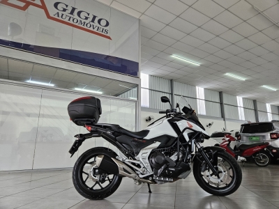 HONDA - NC 750X - 2022/2023 - Branca - R$ 59.000,00