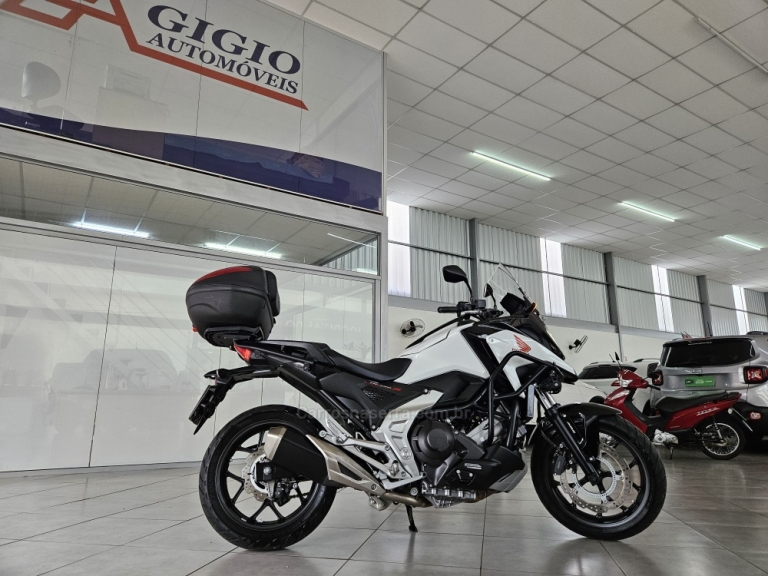 HONDA - NC 750X - 2022/2023 - Branca - R$ 59.000,00