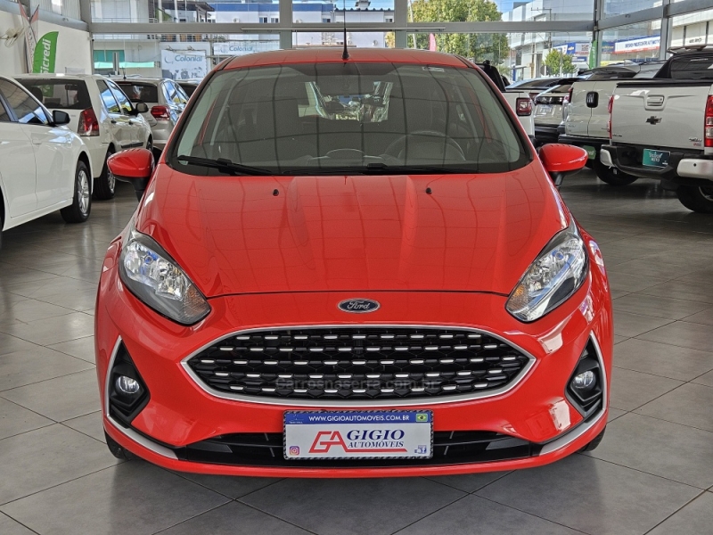 FORD - FIESTA - 2018/2019 - Vermelha - R$ 61.000,00
