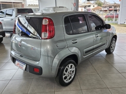 FIAT - UNO - 2013/2014 - Cinza - R$ 36.000,00