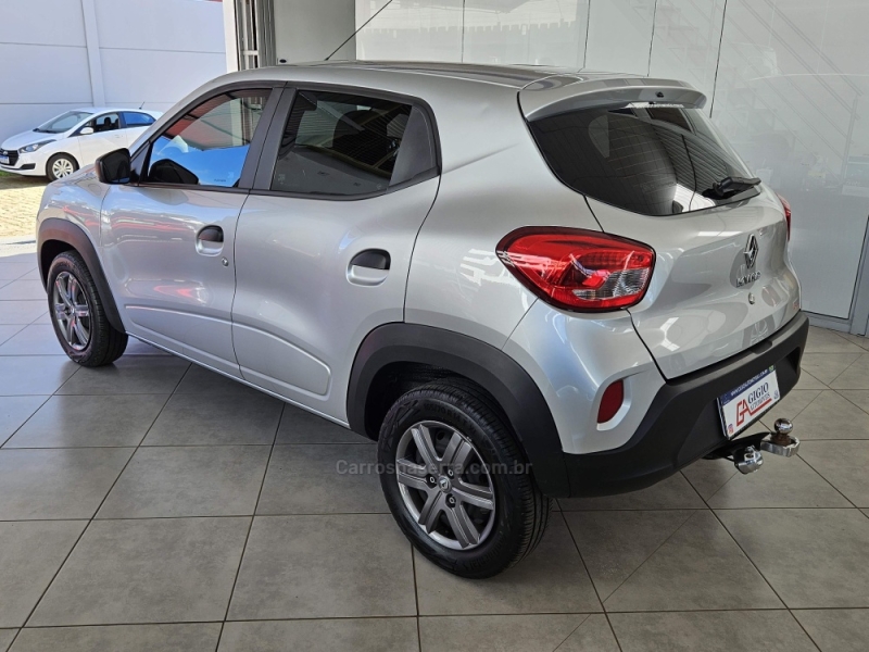 RENAULT - KWID - 2022/2023 - Prata - R$ 52.800,00