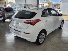 HYUNDAI - HB20 - 2015/2016 - Branca - R$ 55.500,00