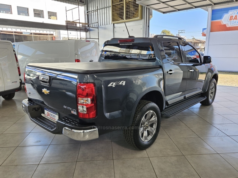 CHEVROLET - S10 - 2022/2023 - Cinza - R$ 205.000,00