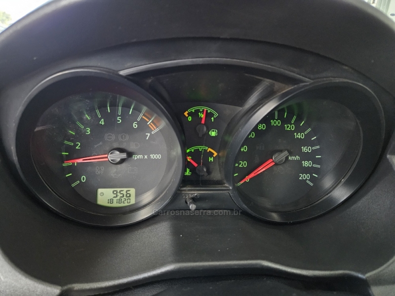 FORD - FIESTA - 2007/2008 - Preta - R$ 16.500,00