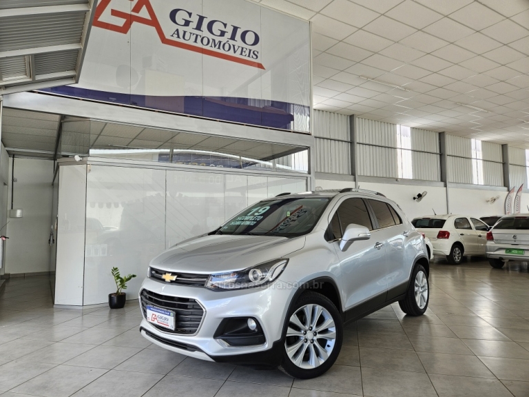 CHEVROLET - TRACKER - 2018/2019 - Prata - R$ 92.000,00
