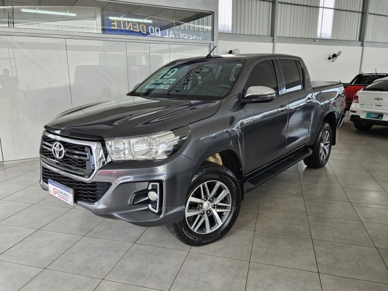 TOYOTA - HILUX - 2019/2019 - Cinza - R$ 186.000,00