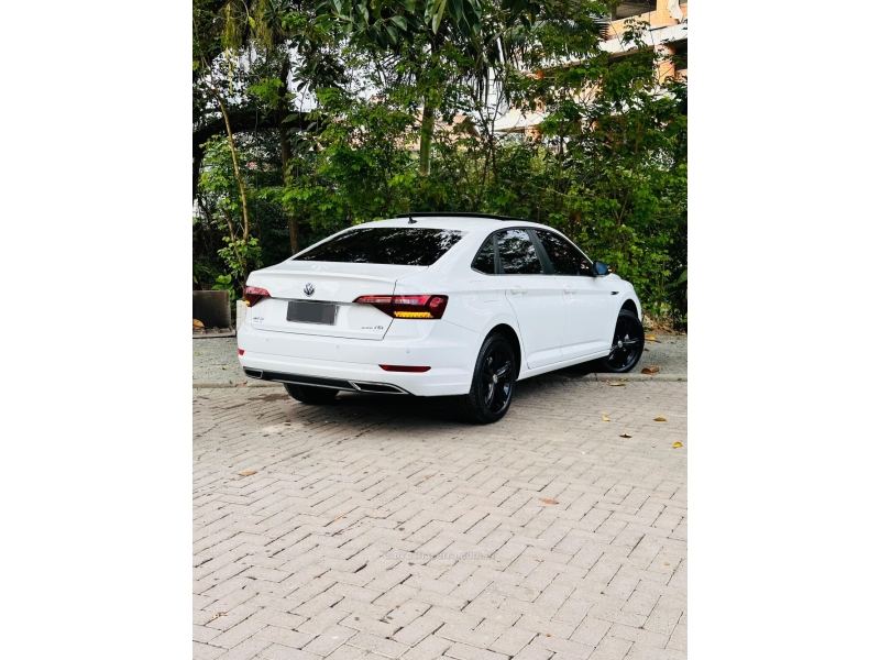 VOLKSWAGEN - JETTA - 2020/2020 - Branca - R$ 123.000,00