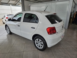 VOLKSWAGEN - GOL - 2022/2023 - Branca - R$ 58.500,00