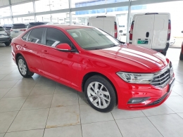 VOLKSWAGEN - JETTA - 2019/2020 - Vermelha - R$ 117.900,00