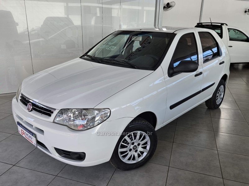 FIAT - PALIO - 2014/2015 - Branca - R$ 35.500,00