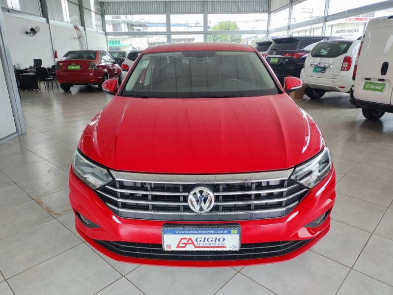 VOLKSWAGEN - JETTA - 2019/2020 - Vermelha - R$ 117.900,00