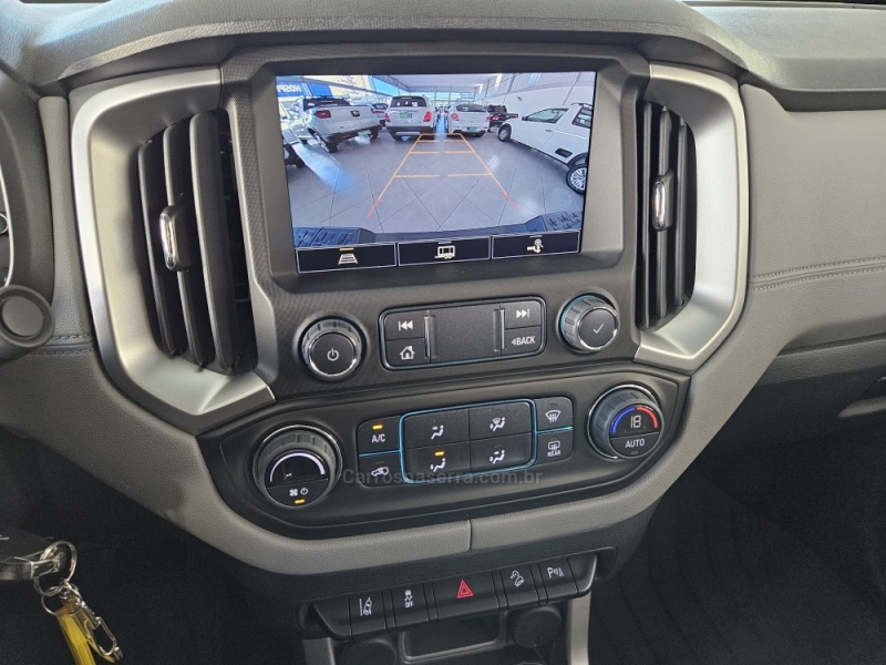 CHEVROLET - S10 - 2022/2023 - Cinza - R$ 205.000,00