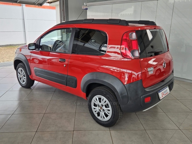 FIAT - UNO - 2011/2012 - Vermelha - R$ 27.000,00