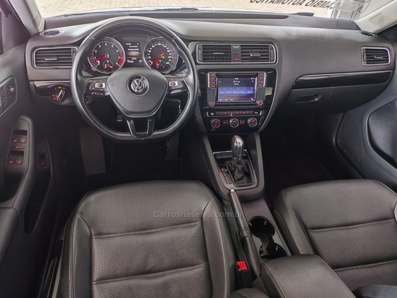 VOLKSWAGEN - JETTA - 2016/2017 - Cinza - R$ 89.900,00