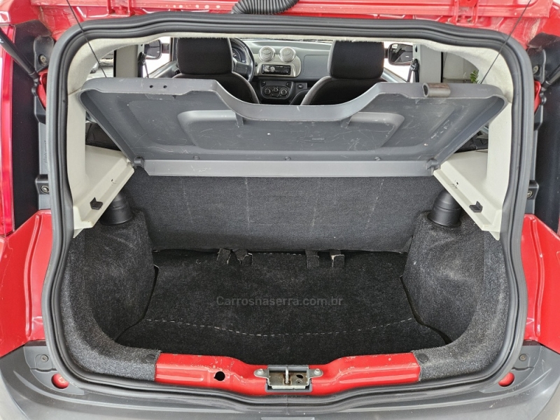 FIAT - UNO - 2011/2012 - Vermelha - R$ 27.000,00