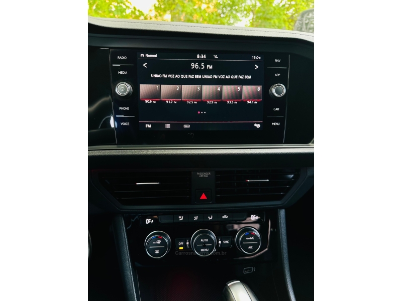 VOLKSWAGEN - JETTA - 2020/2020 - Branca - R$ 123.000,00