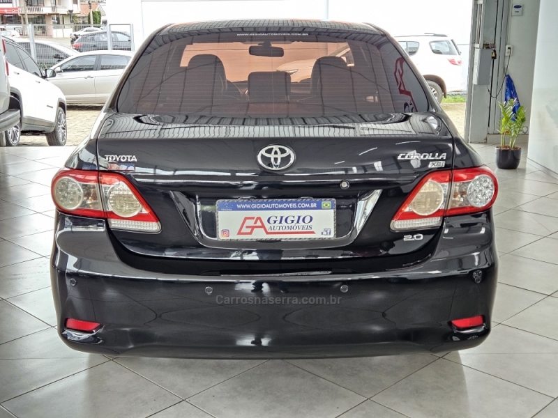 TOYOTA - COROLLA - 2011/2012 - Preta - R$ 65.000,00
