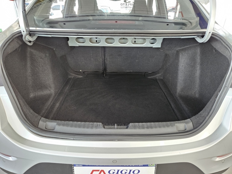 CHEVROLET - ONIX - 2022/2023 - Prata - R$ 76.500,00