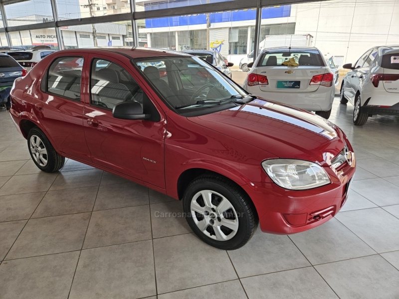 CHEVROLET - PRISMA - 2010/2011 - Vermelha - R$ 27.500,00