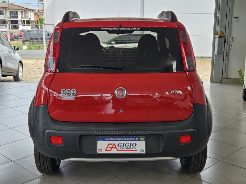 FIAT - UNO - 2011/2012 - Vermelha - R$ 27.000,00
