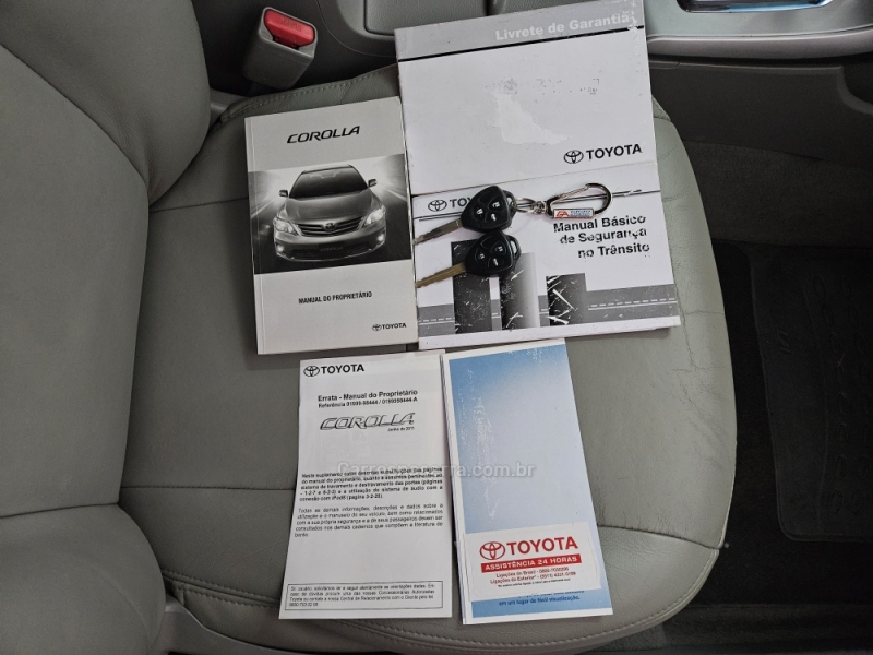 TOYOTA - COROLLA - 2011/2012 - Preta - R$ 65.000,00