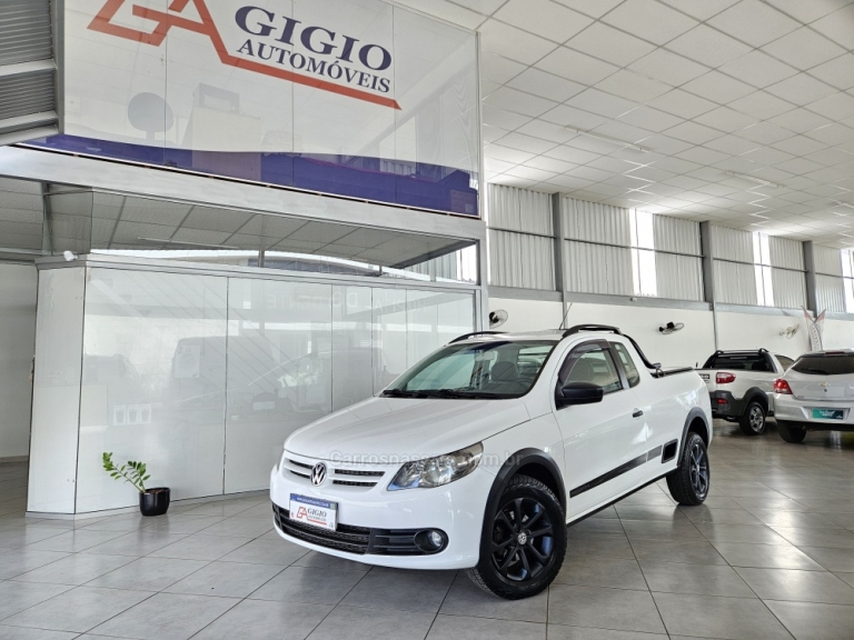 VOLKSWAGEN - SAVEIRO - 2012/2013 - Branca - R$ 50.000,00