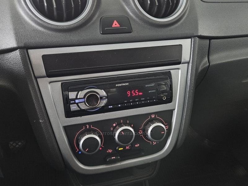 VOLKSWAGEN - SAVEIRO - 2011/2012 - Cinza - R$ 44.900,00