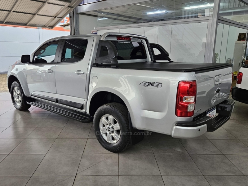 CHEVROLET - S10 - 2015/2015 - Prata - R$ 117.000,00