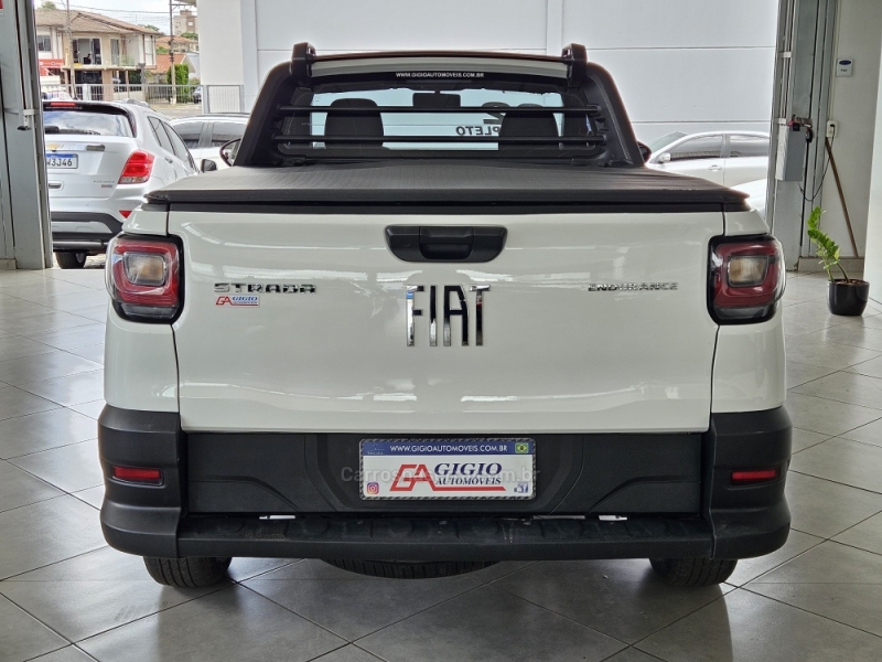FIAT - STRADA - 2022/2022 - Branca - R$ 74.000,00