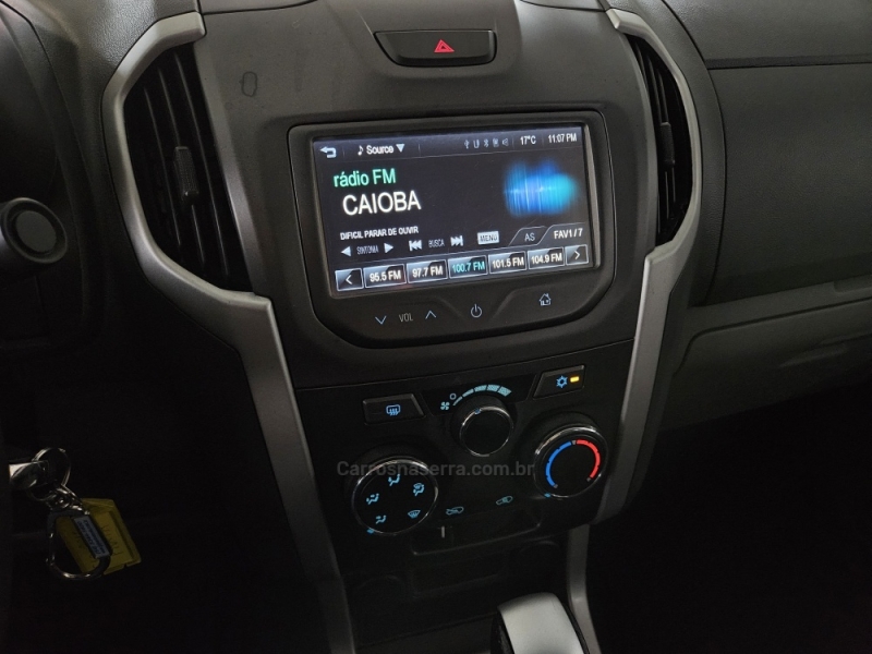 CHEVROLET - S10 - 2015/2015 - Prata - R$ 117.000,00