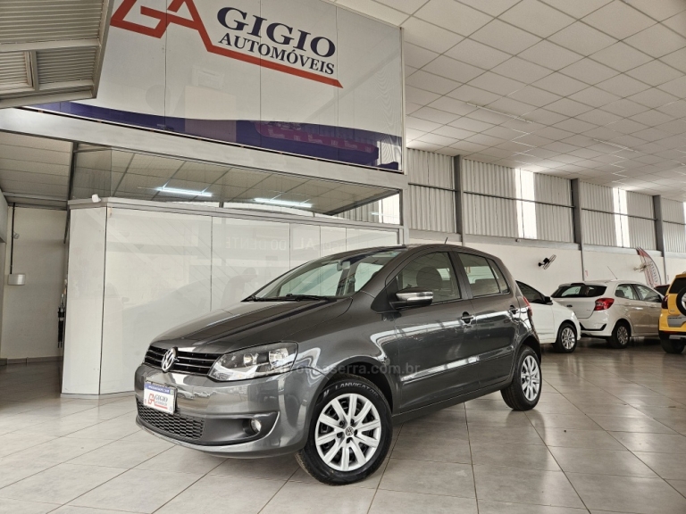 VOLKSWAGEN - FOX - 2014/2014 - Cinza - R$ 41.900,00