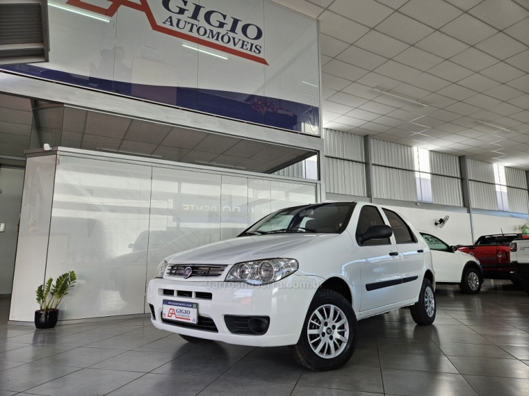 FIAT - PALIO - 2014/2015 - Branca - R$ 35.500,00