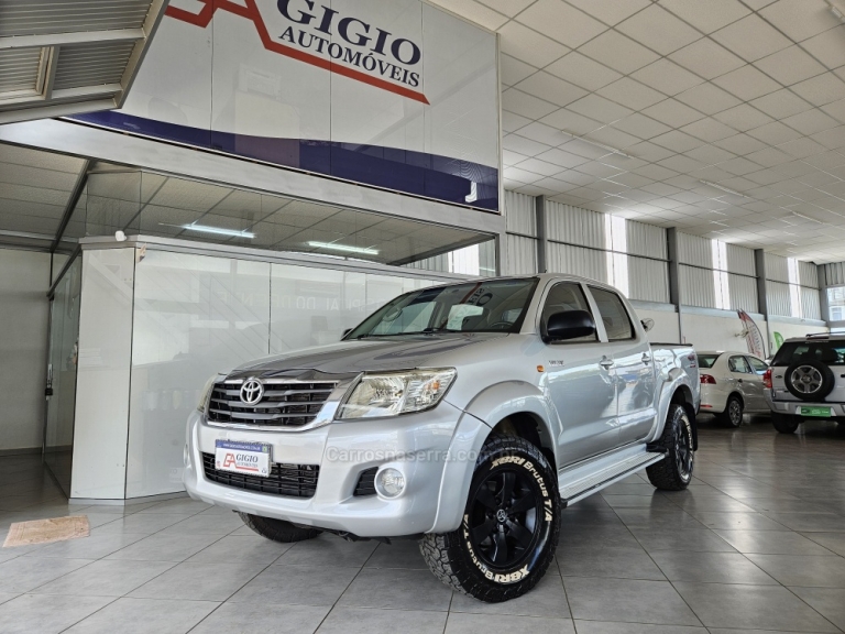 TOYOTA - HILUX - 2011/2012 - Prata - R$ 110.000,00