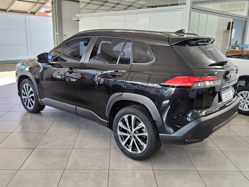 TOYOTA - COROLLA - 2021/2022 - Preta - R$ 139.500,00