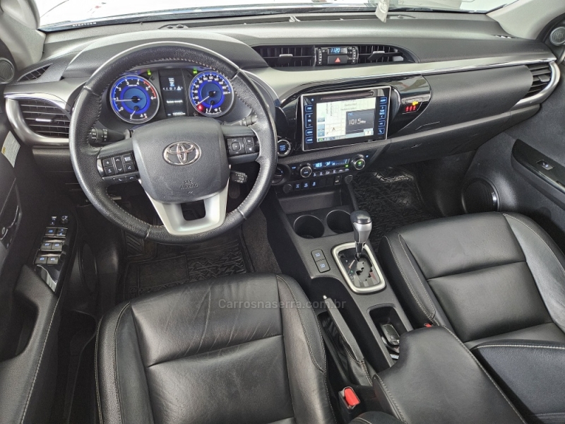 TOYOTA - HILUX - 2019/2019 - Cinza - R$ 186.000,00