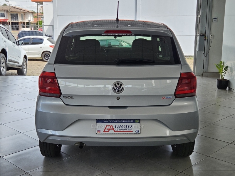 VOLKSWAGEN - GOL - 2022/2023 - Prata - R$ 59.500,00
