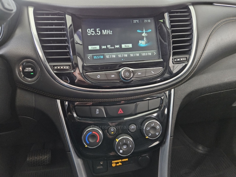 CHEVROLET - TRACKER - 2018/2019 - Prata - R$ 92.000,00