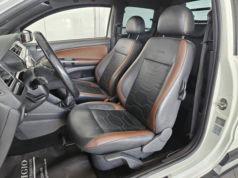 VOLKSWAGEN - SAVEIRO - 2019/2020 - Branca - R$ 87.000,00