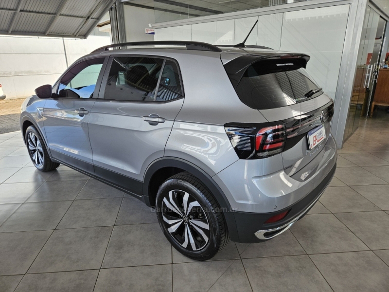 VOLKSWAGEN - T-CROSS - 2023/2024 - Prata - R$ 135.900,00